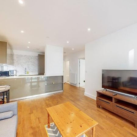 לונדון Lovely 1 Bedroom In Royal Arsenal Riverside מראה חיצוני תמונה