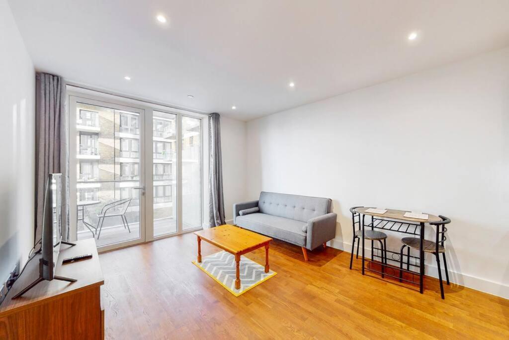 לונדון Lovely 1 Bedroom In Royal Arsenal Riverside מראה חיצוני תמונה