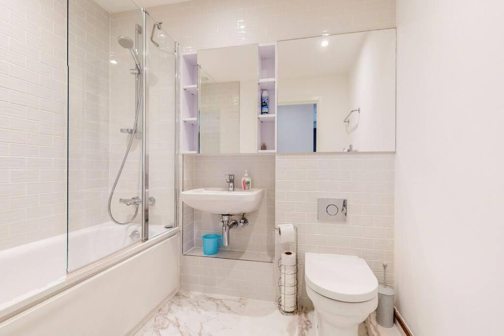 לונדון Lovely 1 Bedroom In Royal Arsenal Riverside מראה חיצוני תמונה