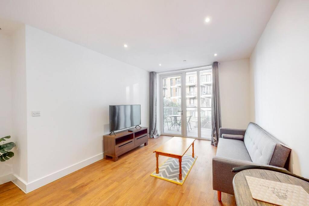לונדון Lovely 1 Bedroom In Royal Arsenal Riverside מראה חיצוני תמונה